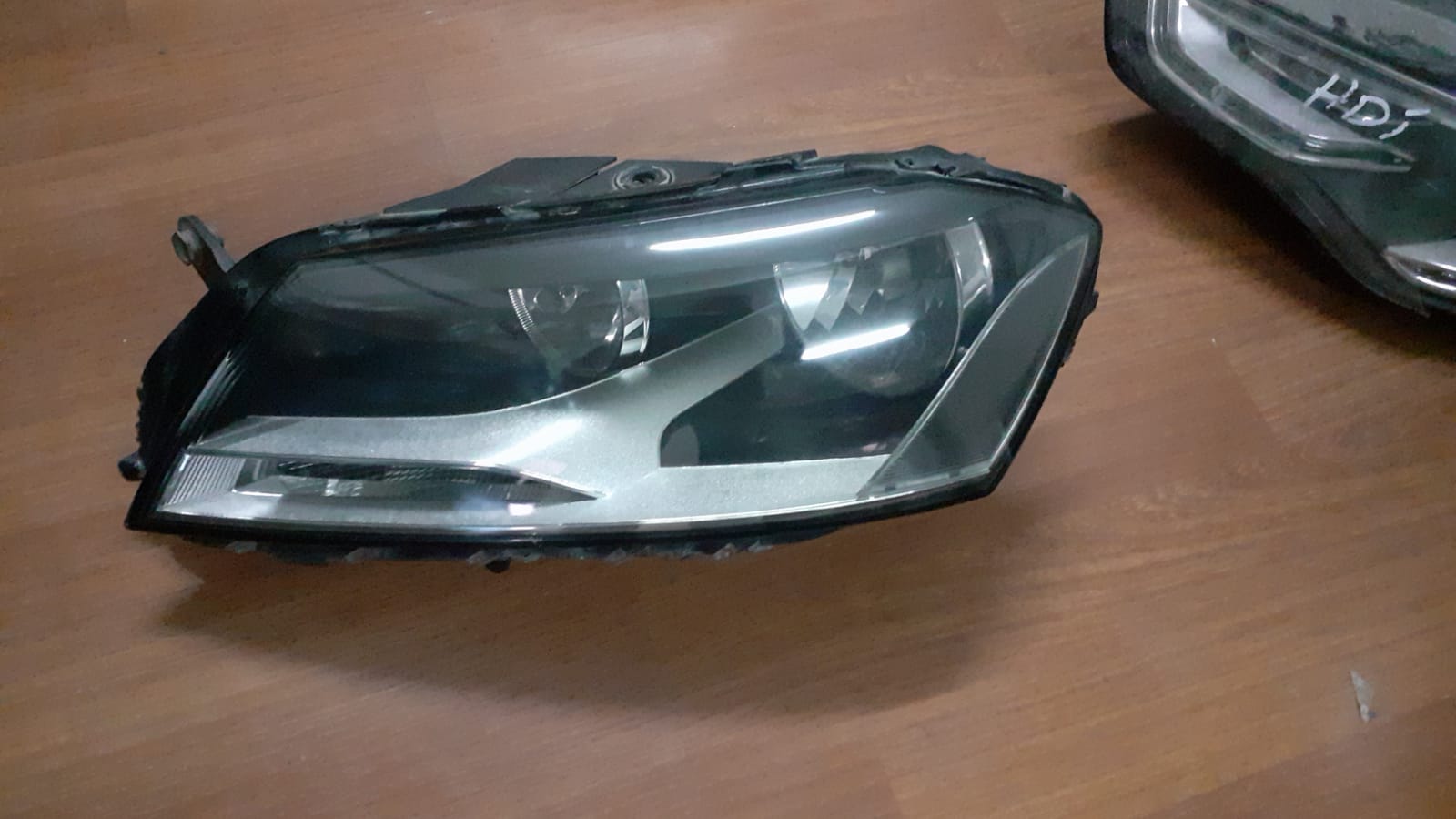 B7 passat sol far